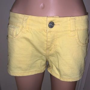 Gently used Women’s Truce Jean shorts in yellow size 7.